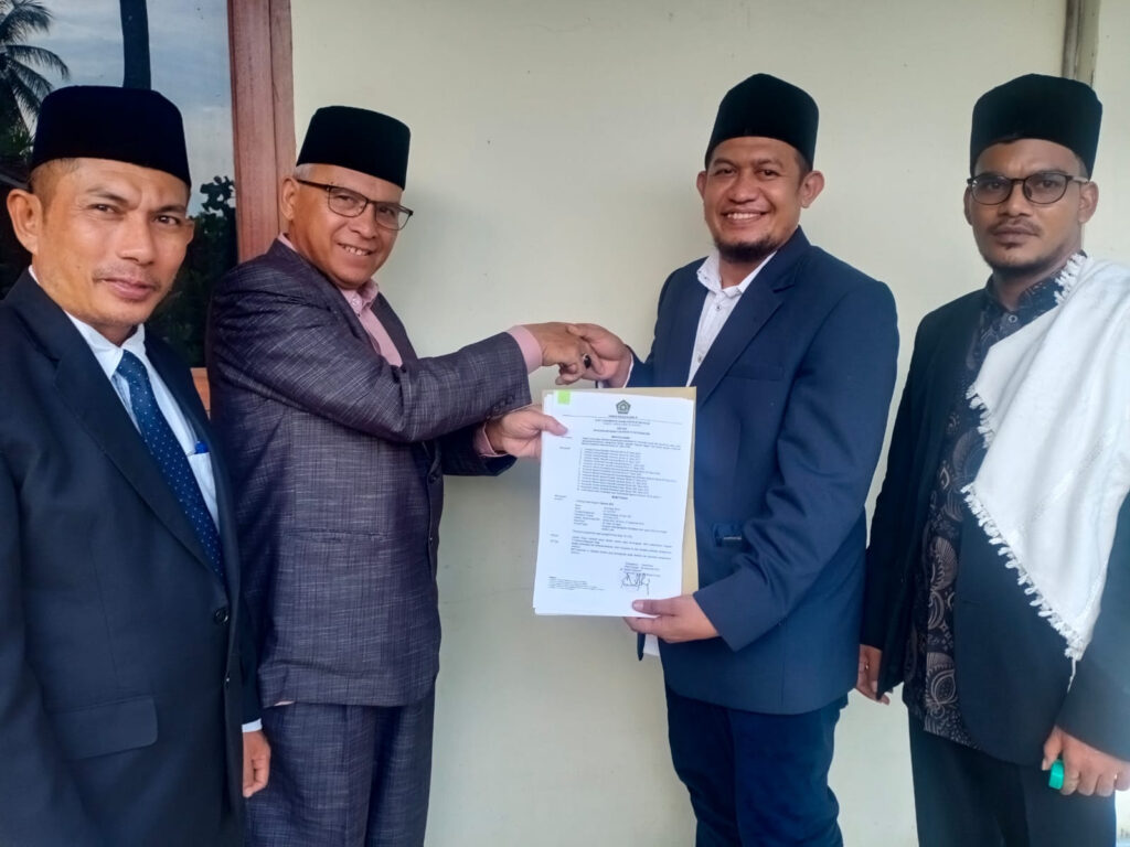 Sekretaris Kopertais Wilayah V Aceh Serah SK Kenaikan Pangkat Perdana Dosen STAI Nurul Arafah Panton Labu Aceh Utara kopertais